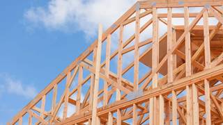 Homebuilder Sentiment Sinks to 2½-Year Low: What It Means for Buyers and Builders