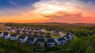 Suburbs Comeback: Why More Americans Are Leaving Cities in 2025